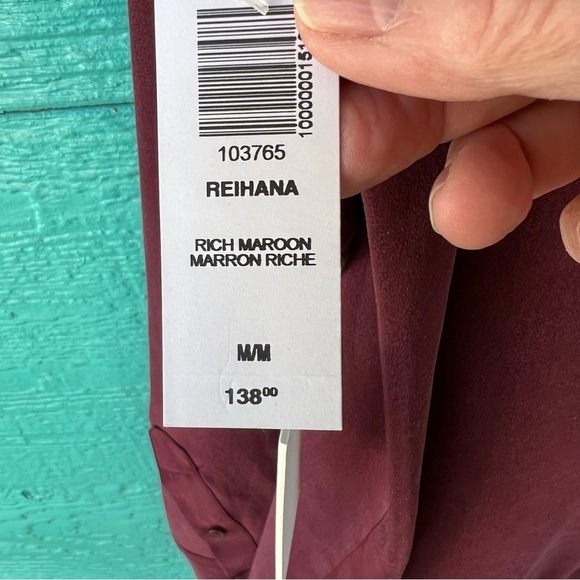ARITZIA BABATON RICH MAROON REIHANA SILK LONG SLEEVE TOP SIZE MEDIUM NWT - Picture 2 of 9